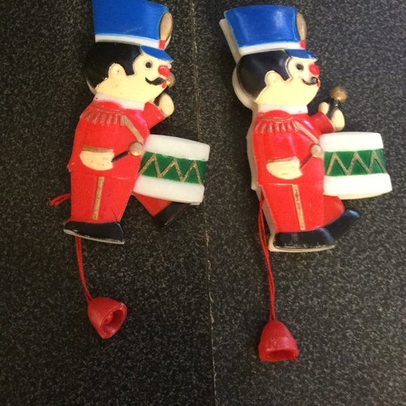 Lot of vintage Christmas items 2 pins, flocked Santa, reindeer, and elf - Picture 1 of 7